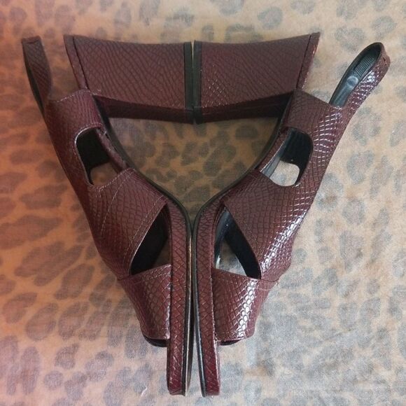 BCBG Max Azria, Burg. Vegan Snake Sandal,  sz.9M - Picture 3 of 5